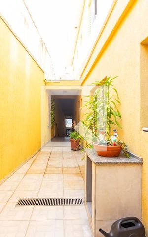 Casa à venda com 272m², 4 quartos e 2 vagas Casa à venda com 272m², 4 quartos e 2 vagasQuintal