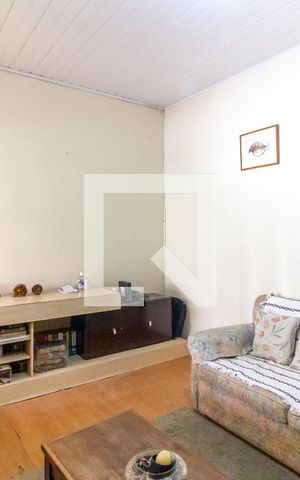 Casa à venda com 150m², 2 quartos e sem vaga Casa à venda com 150m², 2 quartos e sem vagaSala