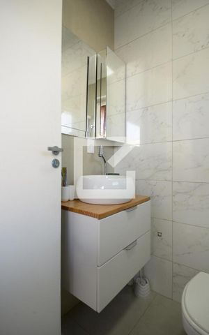 Casa à venda com 302m², 4 quartos e 3 vagasBanheiro de Serviço