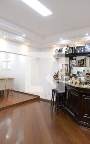 Casa à venda com 302m², 4 quartos e 3 vagasSala