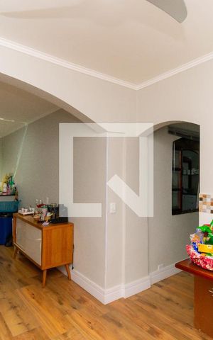 Casa à venda com 200m², 5 quartos e 4 vagas Casa à venda com 200m², 5 quartos e 4 vagasCasa 2 - Cozinha/Copa