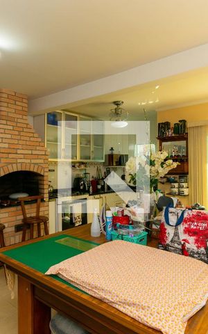 Casa à venda com 200m², 5 quartos e 4 vagas Casa à venda com 200m², 5 quartos e 4 vagasÁrea gourmet
