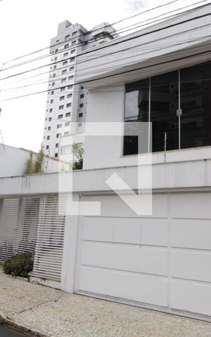 Casa para alugar com 280m², 3 quartos e 2 vagasFachada