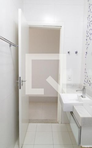 Casa para alugar com 280m², 3 quartos e 2 vagasBanheiro Social