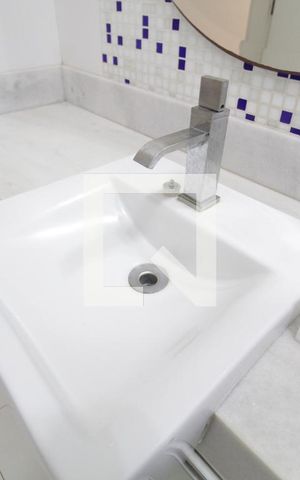 Casa para alugar com 280m², 3 quartos e 2 vagasBanheiro Social