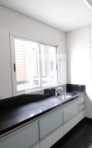 Casa para alugar com 280m², 3 quartos e 2 vagasCozinha
