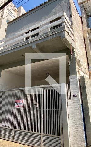Casa à venda com 292m², 3 quartos e 2 vagasFachada