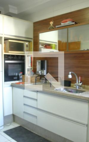 Apartamento à venda com 142m², 3 quartos e 2 vagasCozinha - Armários