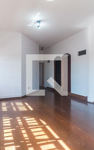 Casa para alugar com 551m², 15 quartos e 4 vagasSala