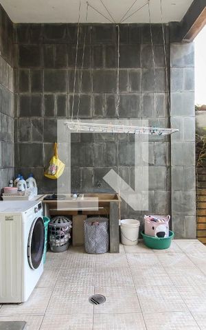 Casa à venda com 238m², 3 quartos e 2 vagasÁrea de Serviço