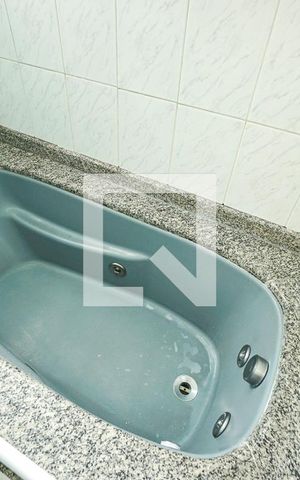 Apartamento à venda com 130m², 3 quartos e 3 vagas Apartamento à venda com 130m², 3 quartos e 3 vagasBanheira