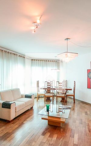 Apartamento à venda com 130m², 3 quartos e 3 vagas Apartamento à venda com 130m², 3 quartos e 3 vagasSala