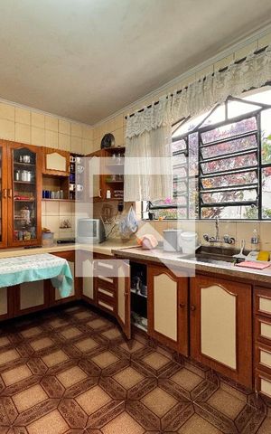 Casa à venda com 450m², 3 quartos e 8 vagas Casa à venda com 450m², 3 quartos e 8 vagasCozinha