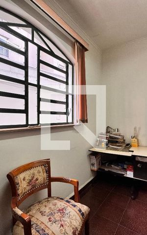 Casa à venda com 450m², 3 quartos e 8 vagas Casa à venda com 450m², 3 quartos e 8 vagasEscritório