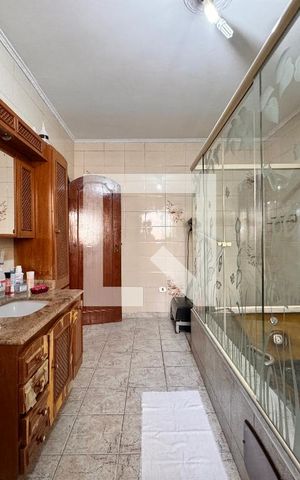 Casa à venda com 450m², 3 quartos e 8 vagas Casa à venda com 450m², 3 quartos e 8 vagasBanheiro da suíte 3