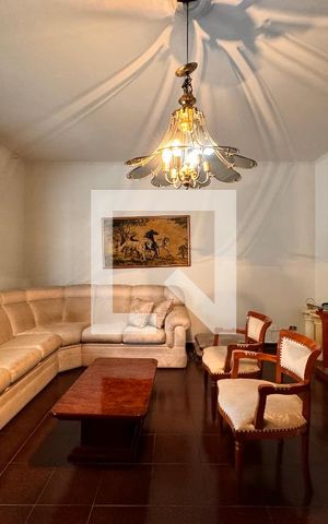 Casa à venda com 450m², 3 quartos e 8 vagas Casa à venda com 450m², 3 quartos e 8 vagasSala