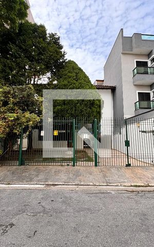 Casa à venda com 450m², 3 quartos e 8 vagas Casa à venda com 450m², 3 quartos e 8 vagasFachada