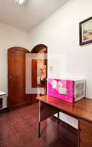 Casa à venda com 450m², 3 quartos e 8 vagas Casa à venda com 450m², 3 quartos e 8 vagasEscritório