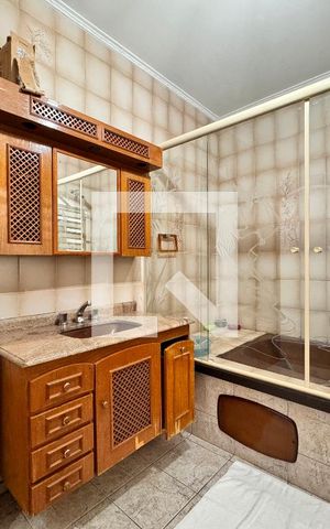 Casa à venda com 450m², 3 quartos e 8 vagas Casa à venda com 450m², 3 quartos e 8 vagasBanheiro da Suíte 2