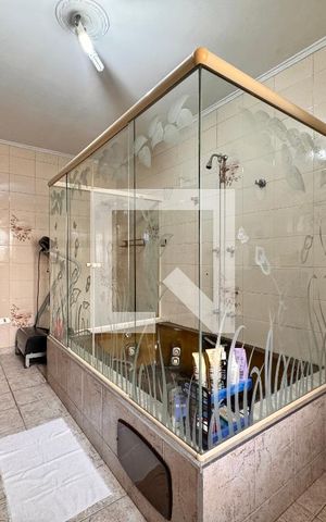 Casa à venda com 450m², 3 quartos e 8 vagas Casa à venda com 450m², 3 quartos e 8 vagasBanheiro da suíte 3