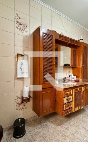 Casa à venda com 450m², 3 quartos e 8 vagas Casa à venda com 450m², 3 quartos e 8 vagasBanheiro da suíte 3