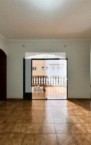 Casa à venda com 450m², 3 quartos e 8 vagas Casa à venda com 450m², 3 quartos e 8 vagasCopa