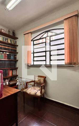 Casa à venda com 450m², 3 quartos e 8 vagas Casa à venda com 450m², 3 quartos e 8 vagasEscritório
