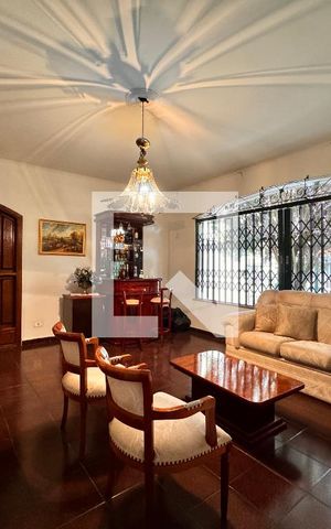 Casa à venda com 450m², 3 quartos e 8 vagas Casa à venda com 450m², 3 quartos e 8 vagasSala