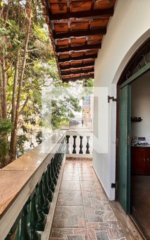 Casa à venda com 450m², 3 quartos e 8 vagas Casa à venda com 450m², 3 quartos e 8 vagasVaranda