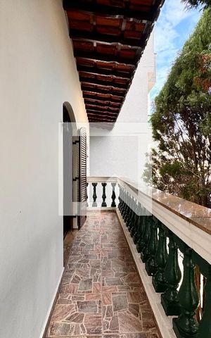 Casa à venda com 450m², 3 quartos e 8 vagas Casa à venda com 450m², 3 quartos e 8 vagasVaranda
