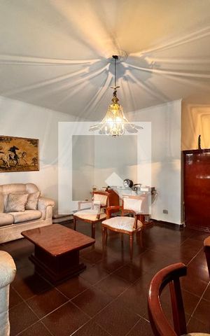 Casa à venda com 450m², 3 quartos e 8 vagas Casa à venda com 450m², 3 quartos e 8 vagasSala