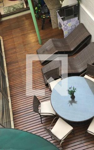 Casa à venda com 259m², 4 quartos e 4 vagas