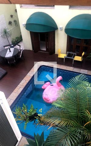 Casa à venda com 259m², 4 quartos e 4 vagas