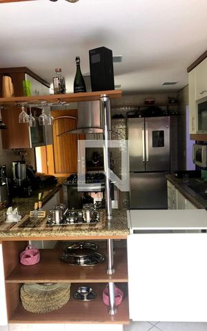 Casa à venda com 259m², 4 quartos e 4 vagas