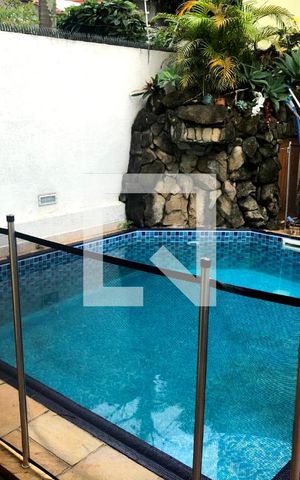 Casa à venda com 259m², 4 quartos e 4 vagas