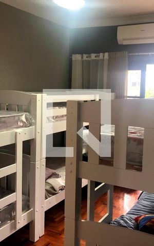 Casa à venda com 259m², 4 quartos e 4 vagas