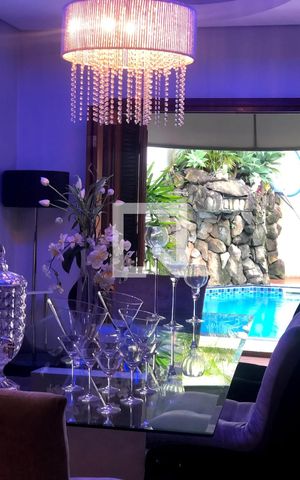 Casa à venda com 259m², 4 quartos e 4 vagas