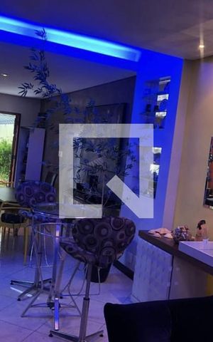 Casa à venda com 259m², 4 quartos e 4 vagas