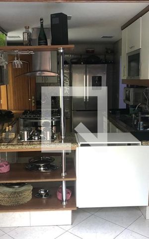 Casa à venda com 259m², 4 quartos e 4 vagas
