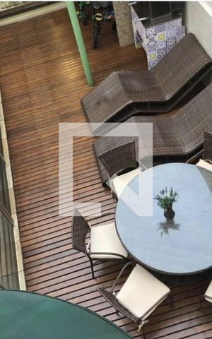 Casa à venda com 259m², 4 quartos e 4 vagas