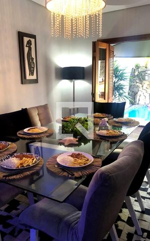 Casa à venda com 259m², 4 quartos e 4 vagas