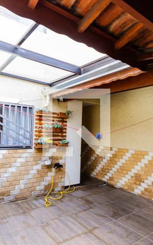 Casa à venda com 250m², 3 quartos e 4 vagas Casa à venda com 250m², 3 quartos e 4 vagasQuintal