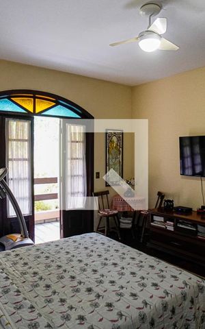 Casa à venda com 600m², 3 quartos e 3 vagas Casa à venda com 600m², 3 quartos e 3 vagasSuite Master