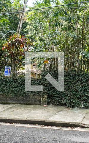 Casa à venda com 600m², 3 quartos e 3 vagas Casa à venda com 600m², 3 quartos e 3 vagasPlaquinha Quinto Andar -