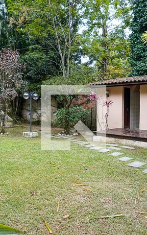 Casa à venda com 600m², 3 quartos e 3 vagas Casa à venda com 600m², 3 quartos e 3 vagasVaranda da Sala