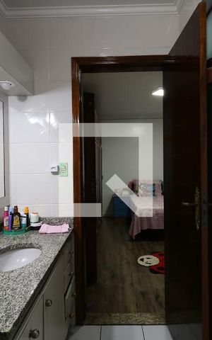 Casa à venda com 452m², 4 quartos e 12 vagasBanheiro da Suíte 2