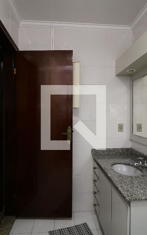 Casa à venda com 452m², 4 quartos e 12 vagasBanheiro da Suíte 1