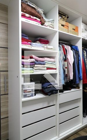 Casa à venda com 452m², 4 quartos e 12 vagasCloset da Suíte 4