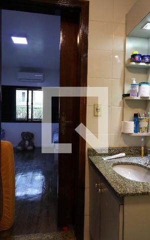 Casa à venda com 452m², 4 quartos e 12 vagasBanheiro da Suíte 3