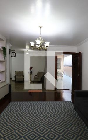 Casa à venda com 452m², 4 quartos e 12 vagasSala